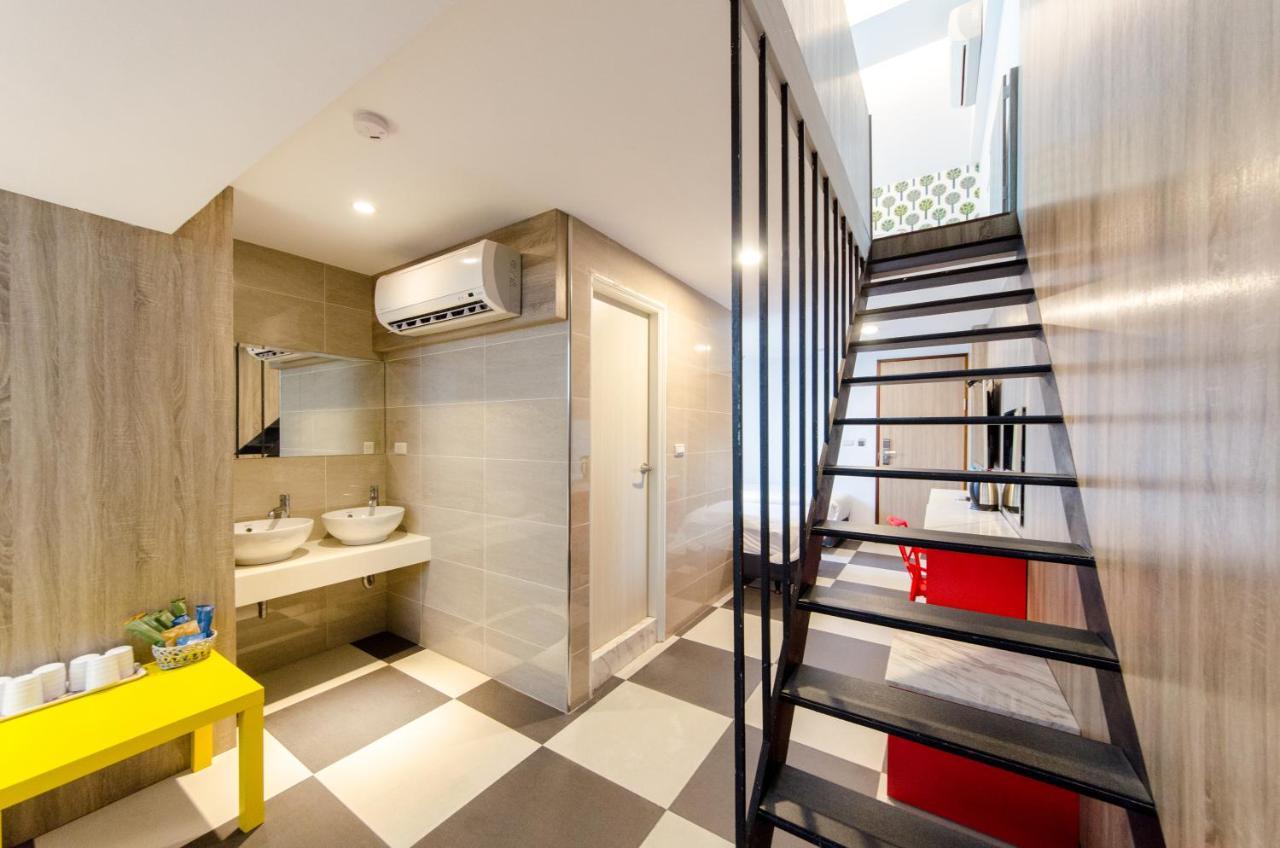 P&E Hotel Tainan Bagian luar foto