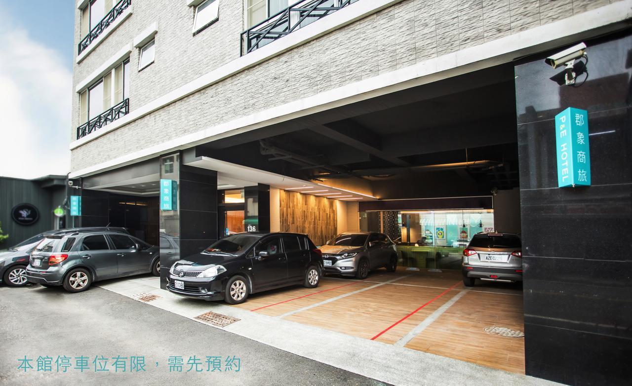 P&E Hotel Tainan Bagian luar foto